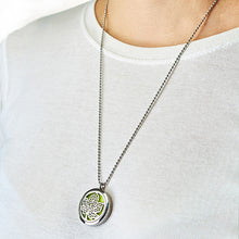 Load image into Gallery viewer, AROMATHERAPY JEWELLERY NECKLACE - LEAF 30mm